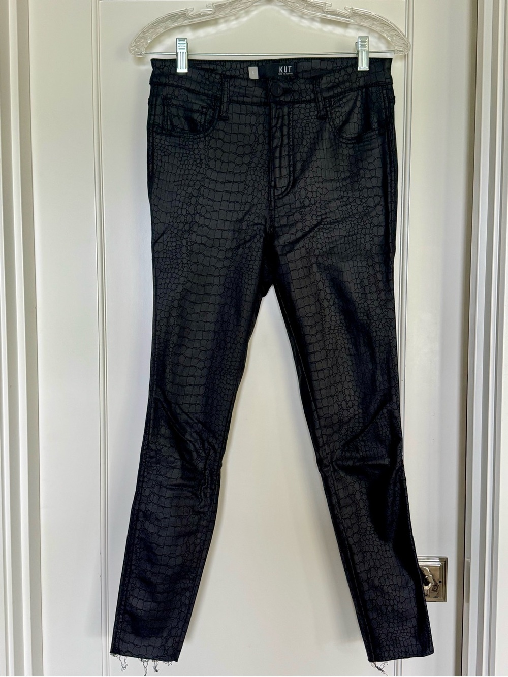 Kut from the Kloth Black Croc-Embossed Coated Women’s Skinny Pants